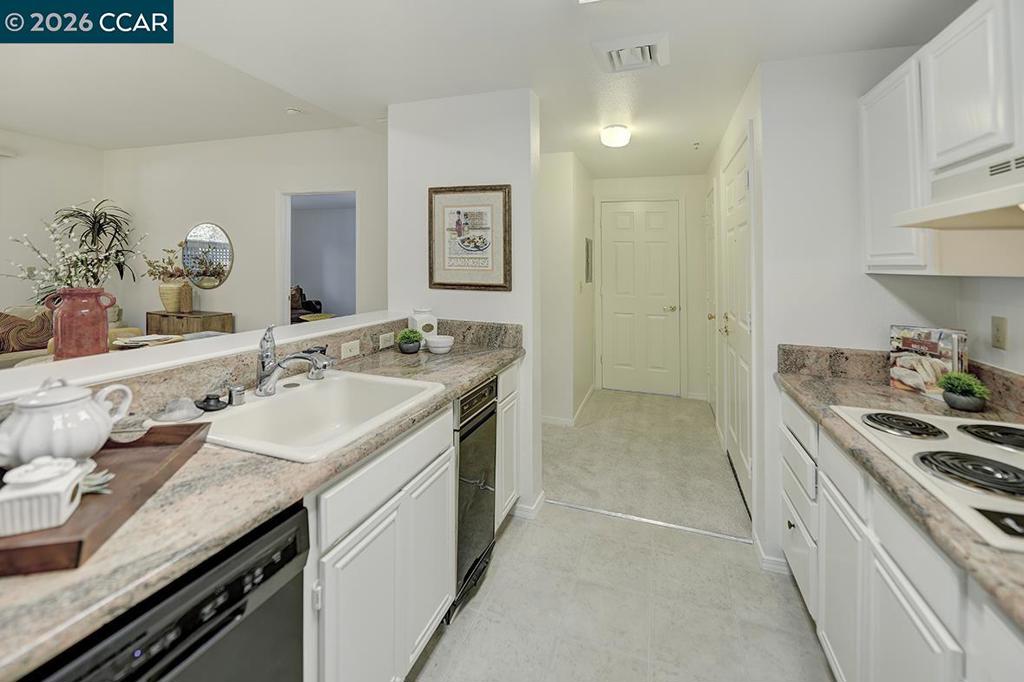 1840 Tice Creek Dr 2110 Property Photo 3