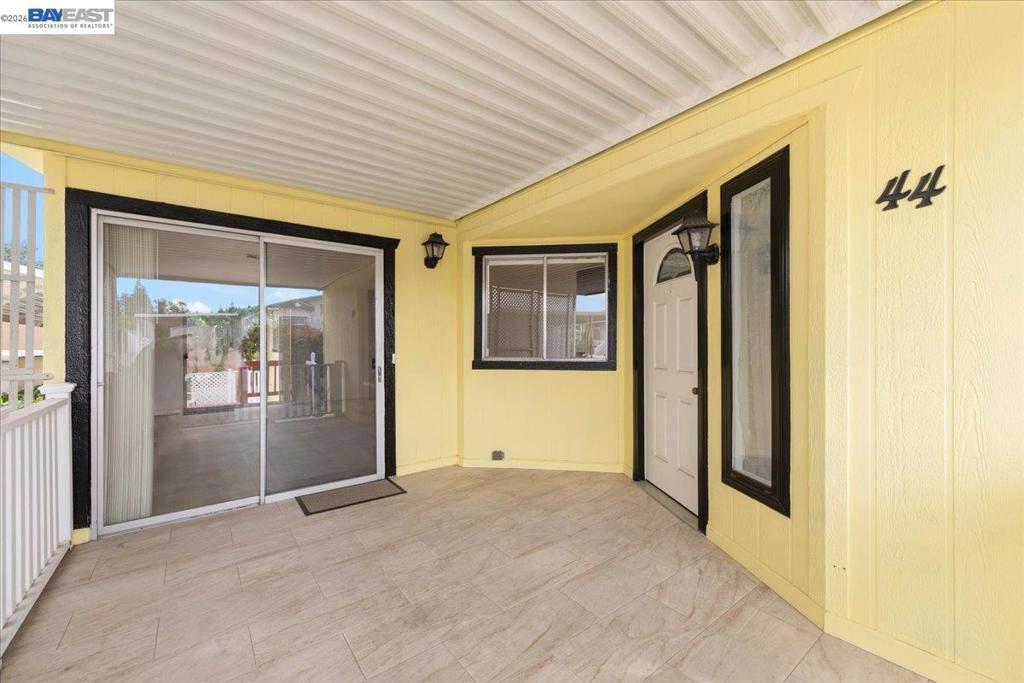 3263 Vineyard Ave. Property Photo 1