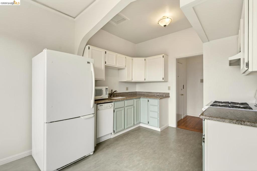 848 Stannage Ave 11 Property Photo 23