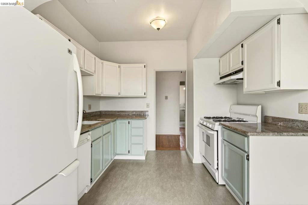 848 Stannage Ave 11 Property Photo 24