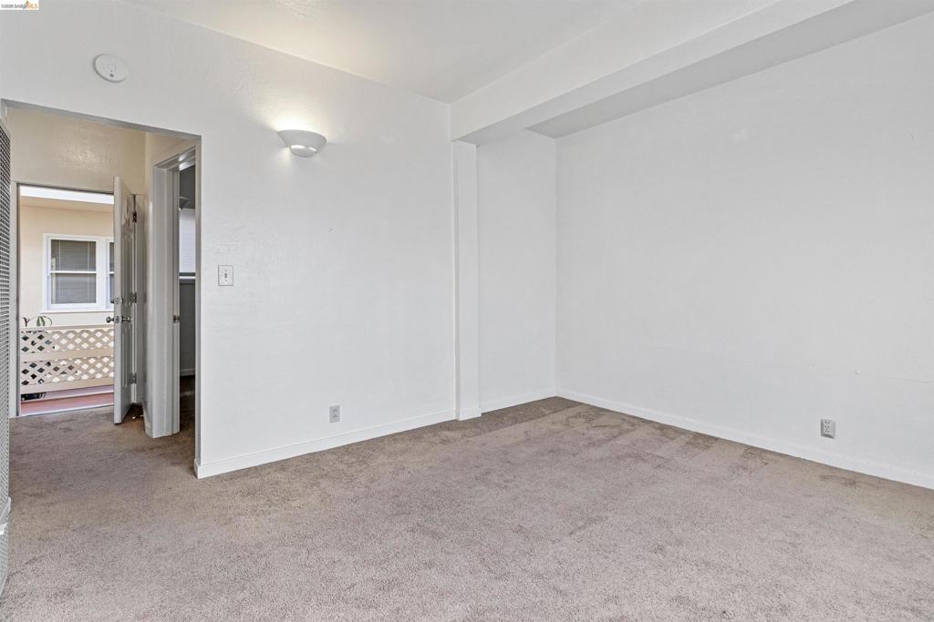 1732 University Ave Property Photo 8