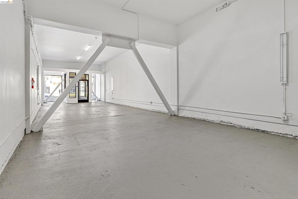 1732 University Ave Property Photo 13