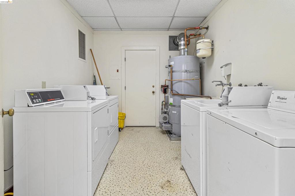 1732 University Ave Property Photo 17