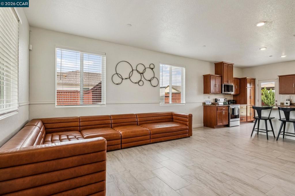 4748 Beacon Way Property Photo 3