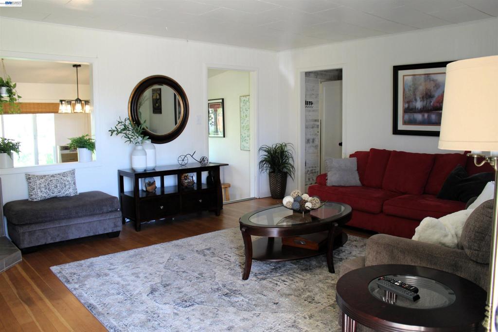 536 Williams St Property Photo