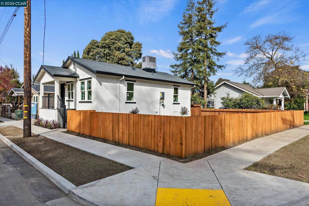 2027 Castro St Property Photo 1