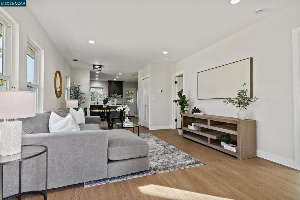 2027 Castro St Property Photo 5