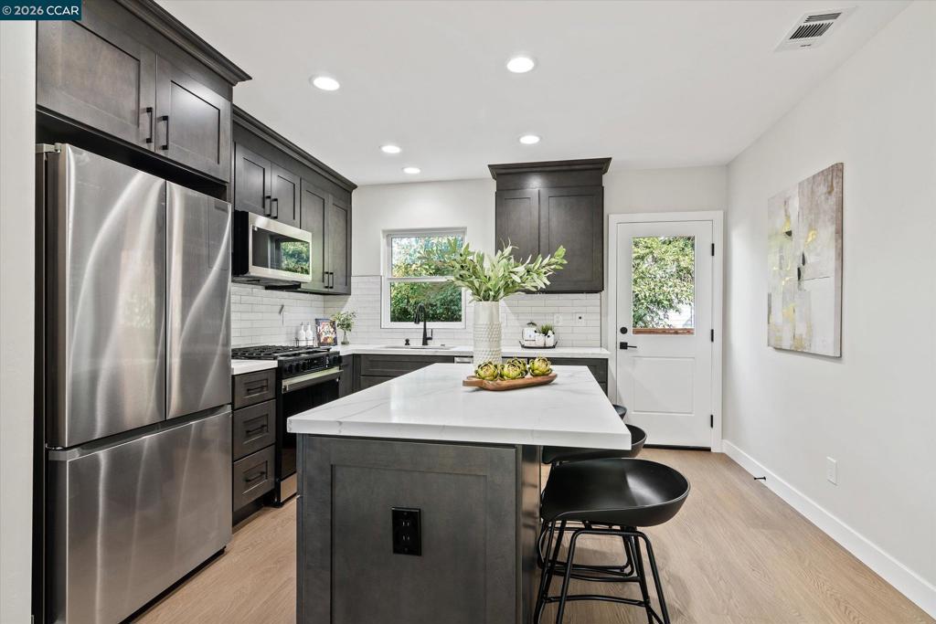 2027 Castro St Property Photo 10