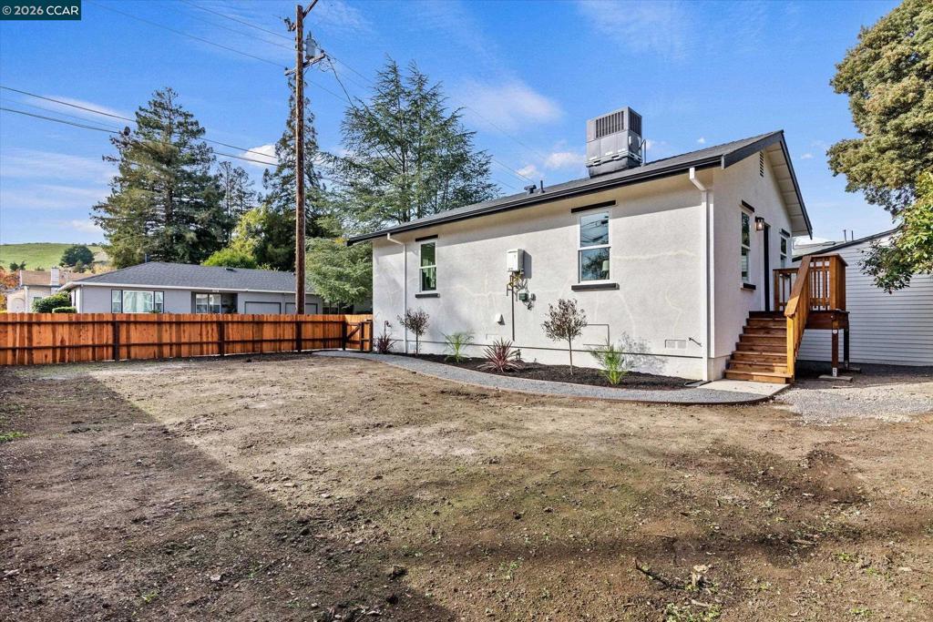 2027 Castro St Property Photo 24
