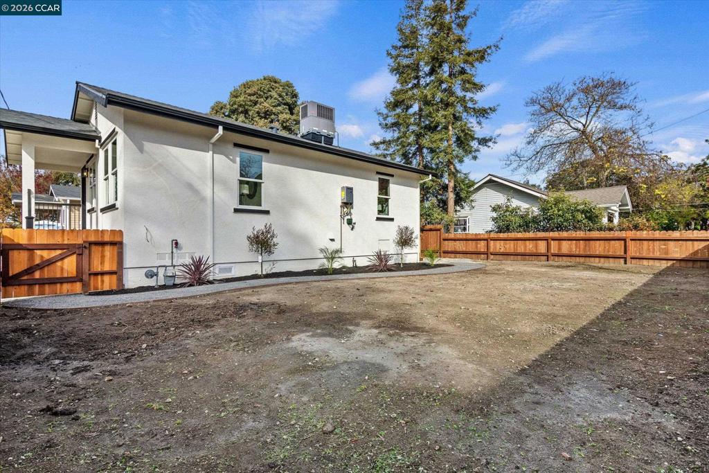 2027 Castro St Property Photo 25