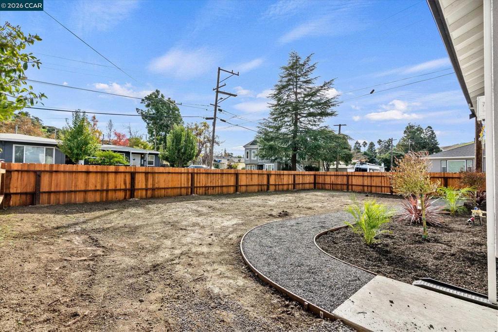 2027 Castro St Property Photo 26