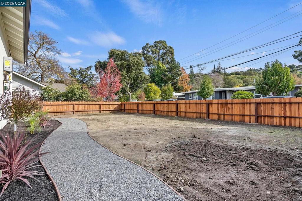 2027 Castro St Property Photo 27