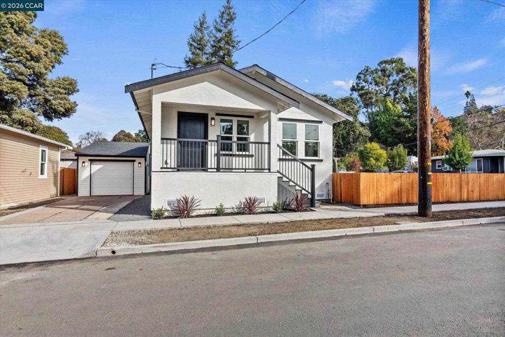2027 Castro St Property Photo 28