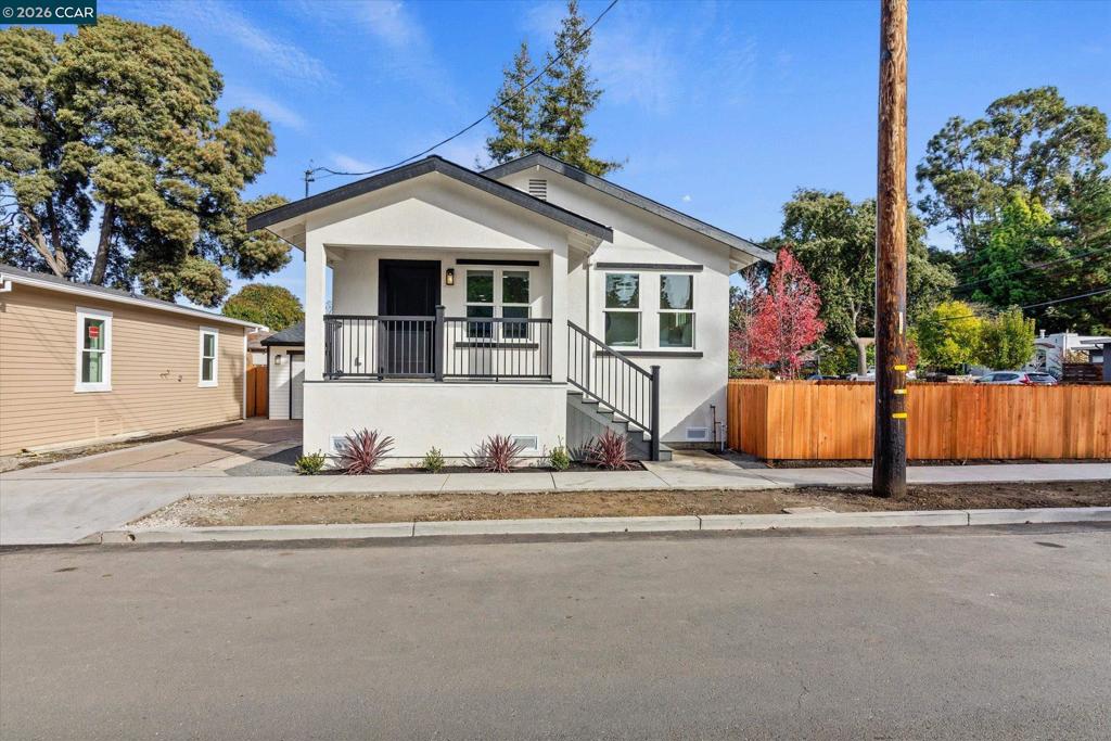 2027 Castro St Property Photo 29