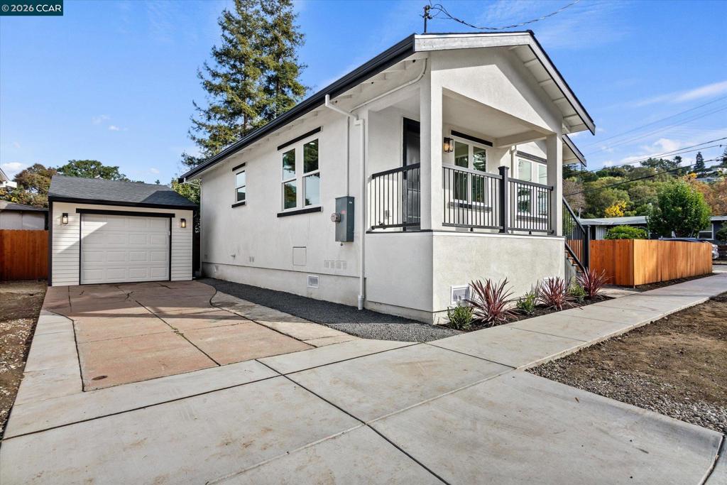 2027 Castro St Property Photo 30