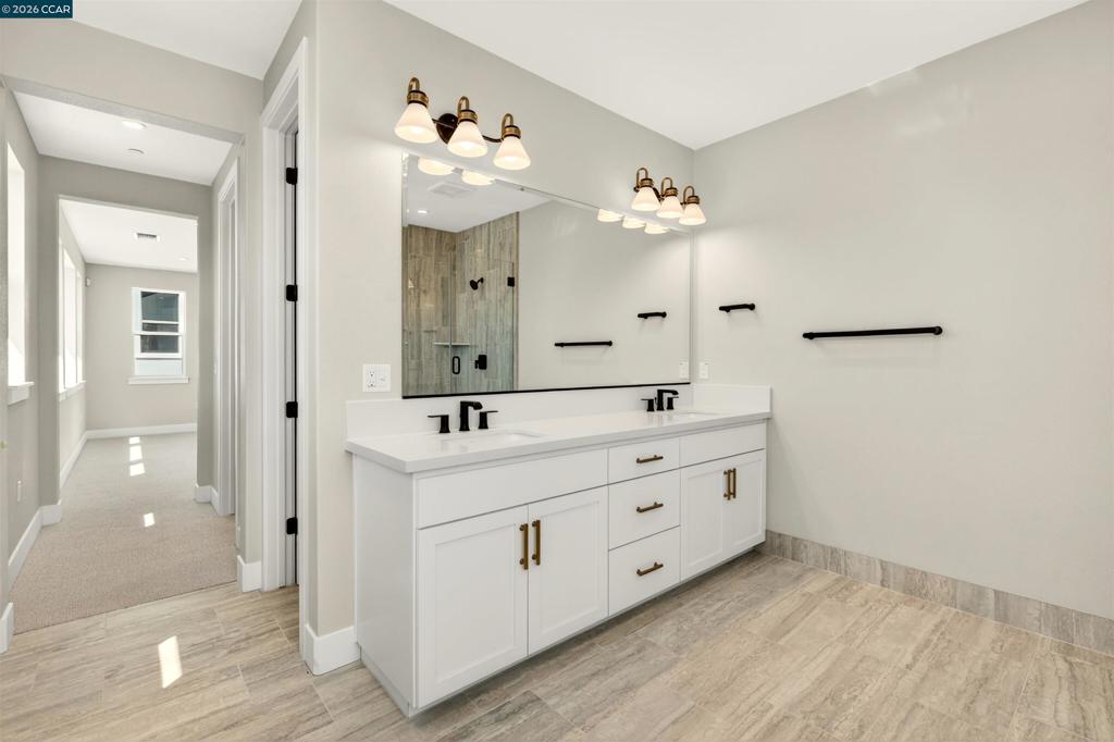 2237 Vandeleur Drive Property Photo 33