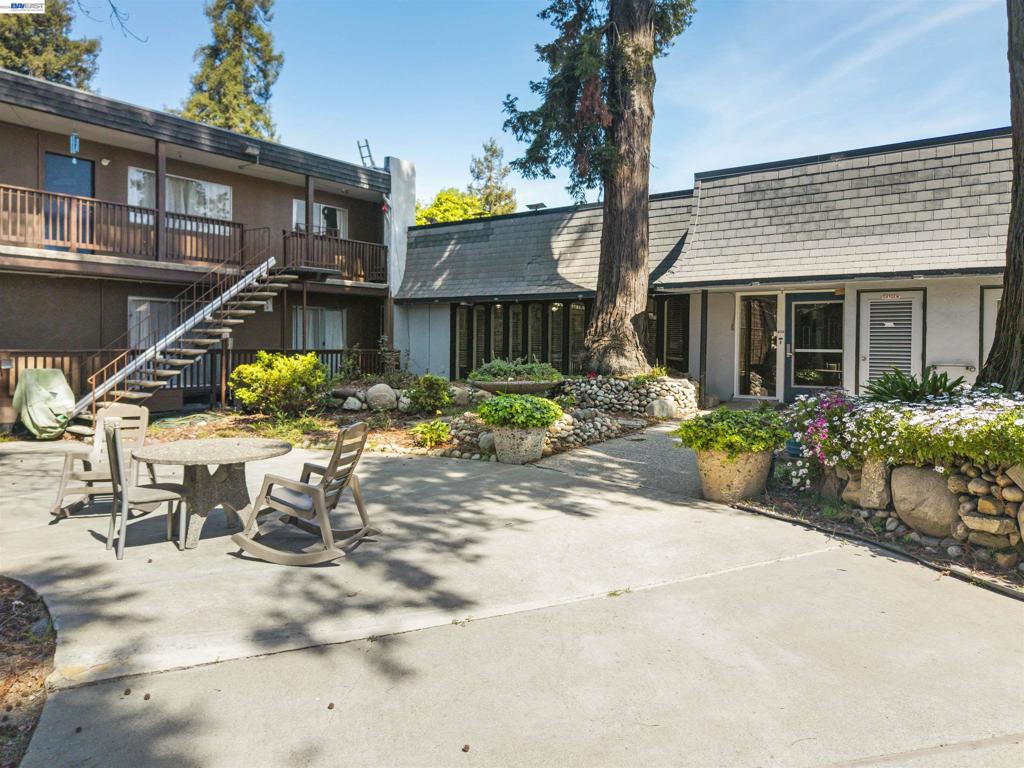 22427 Montgomery St Property Photo 4