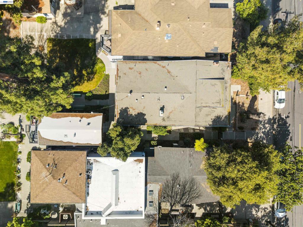 22427 Montgomery St Property Photo 6