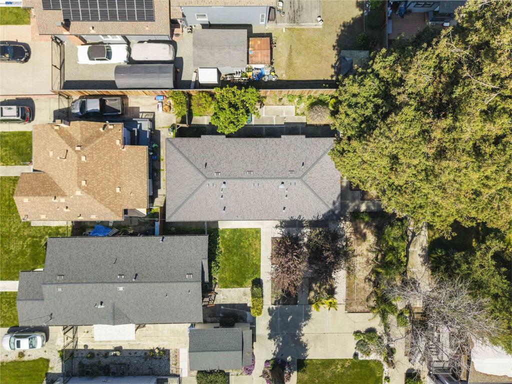 22427 Montgomery St Property Photo 8