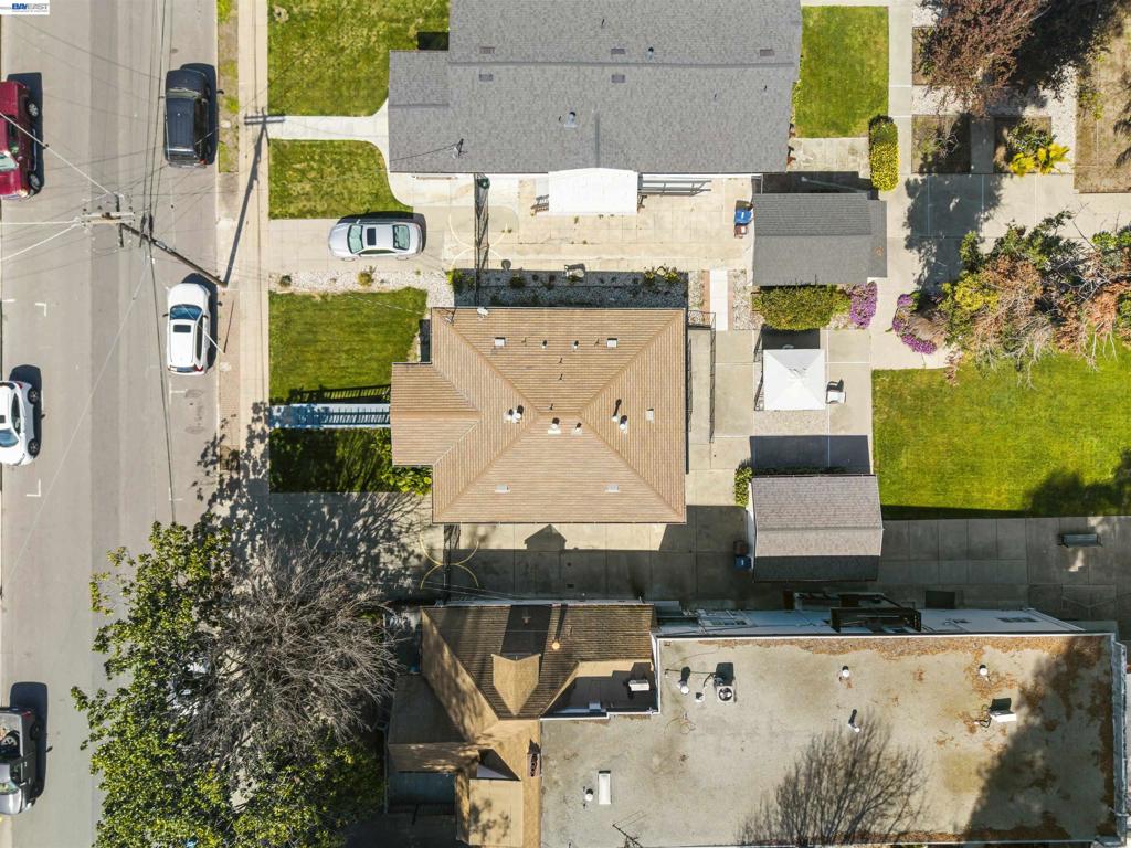 22427 Montgomery St Property Photo 11
