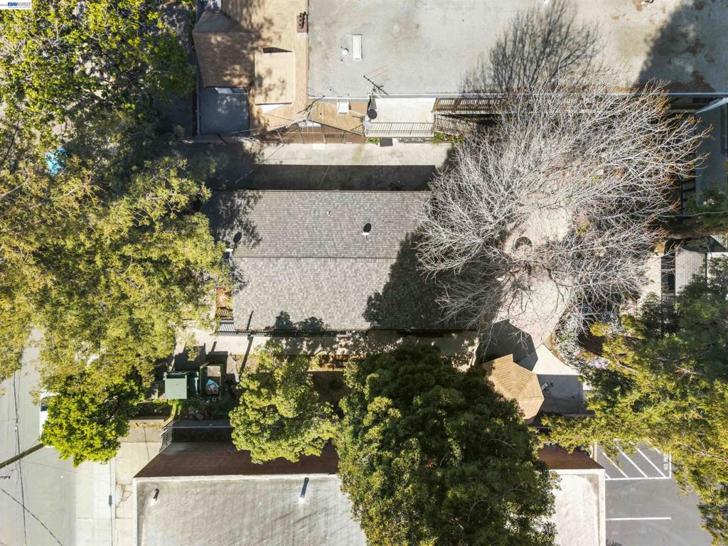 22427 Montgomery St Property Photo 13