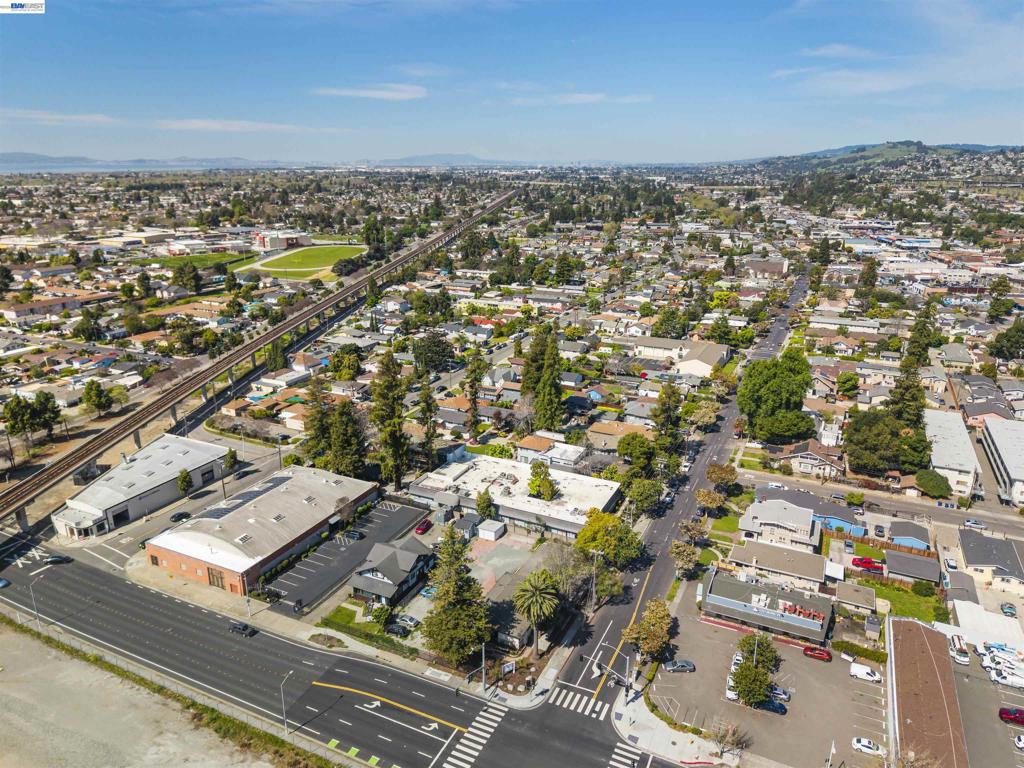 22427 Montgomery St Property Photo 16