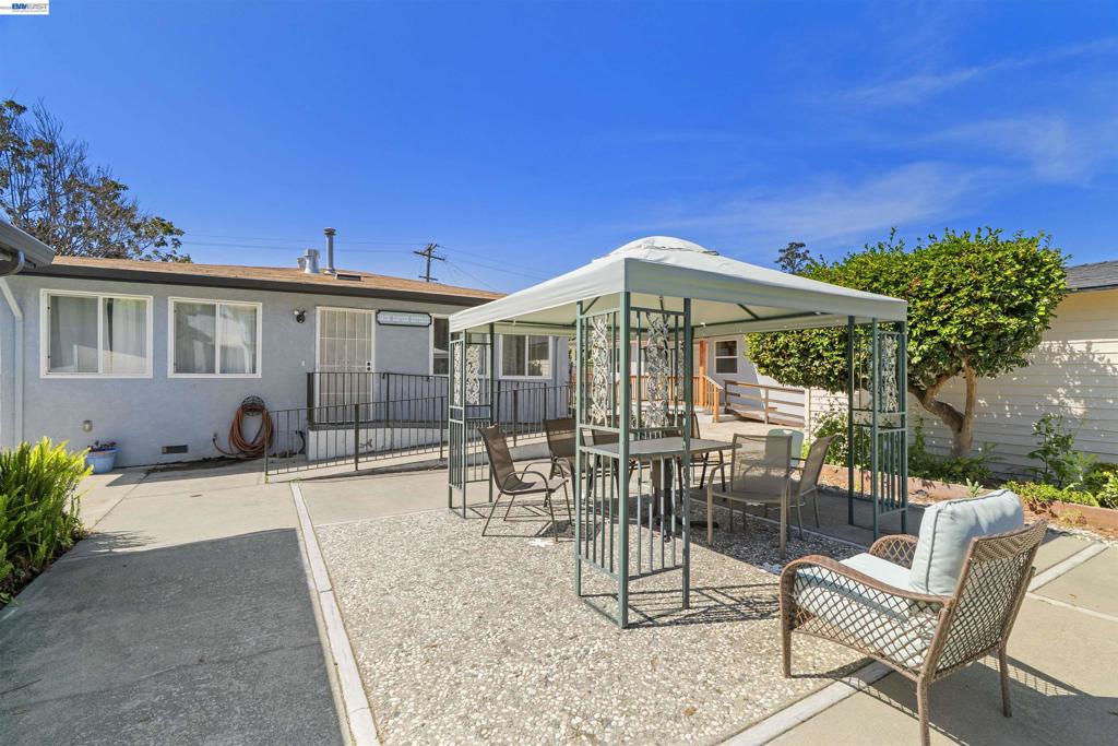 22427 Montgomery St Property Photo 27