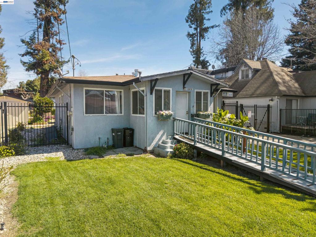 22427 Montgomery St Property Photo 28