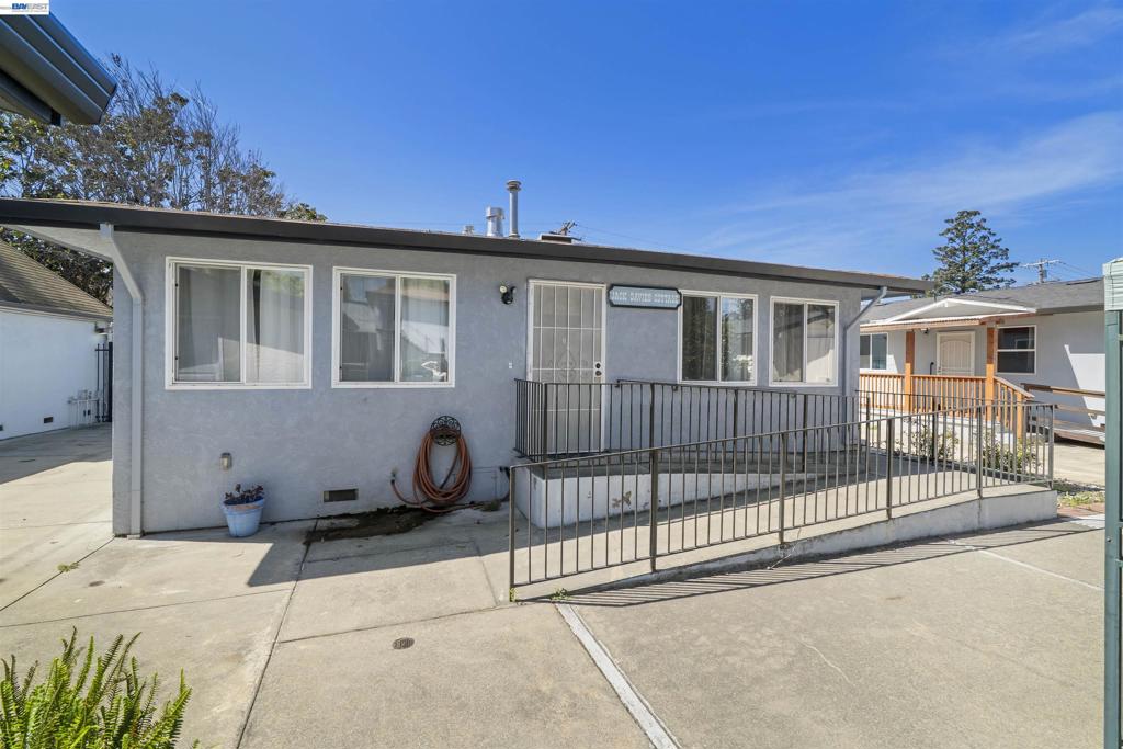 22427 Montgomery St Property Photo 30