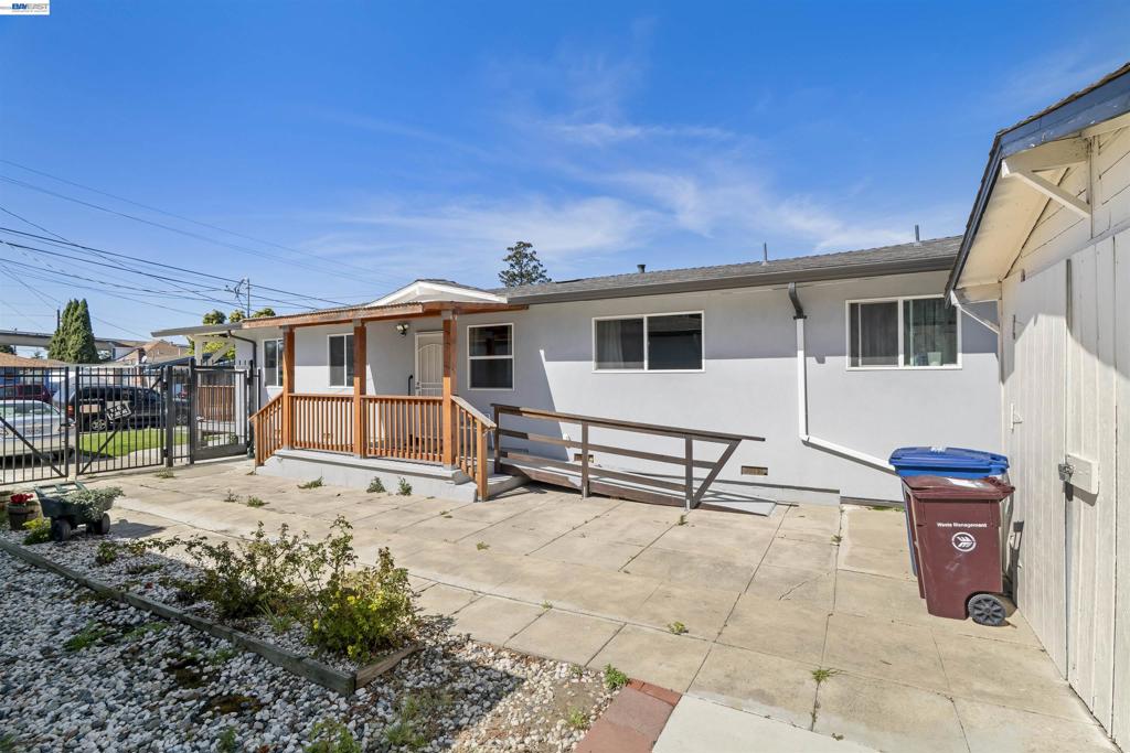 22427 Montgomery St Property Photo 31