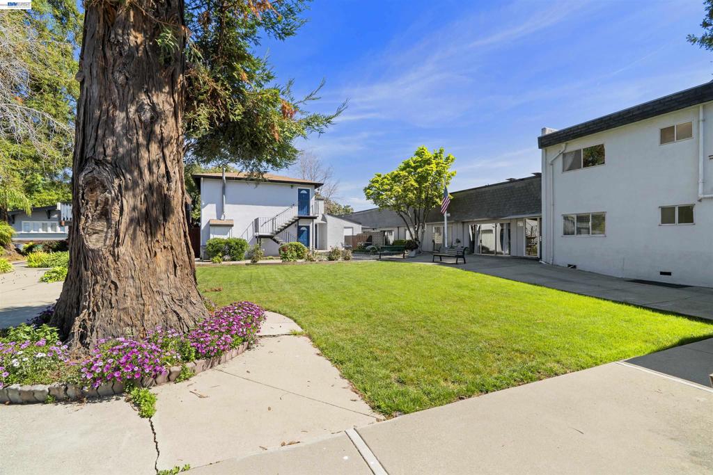 22427 Montgomery St Property Photo 32