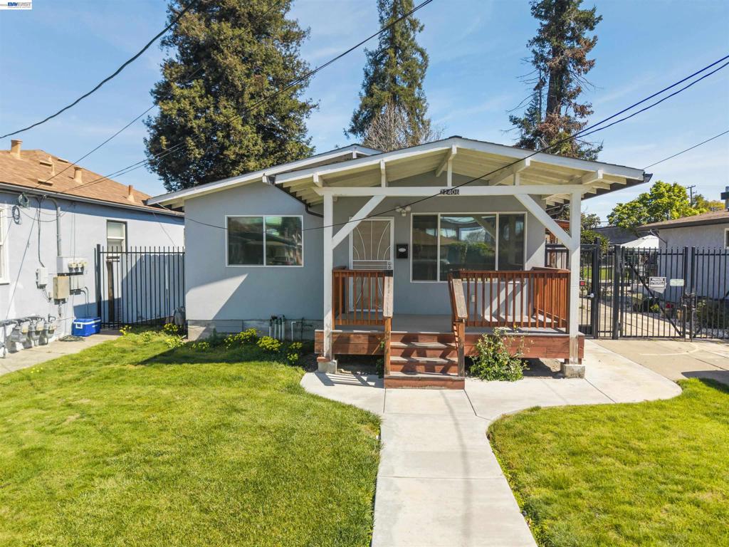 22427 Montgomery St Property Photo 33