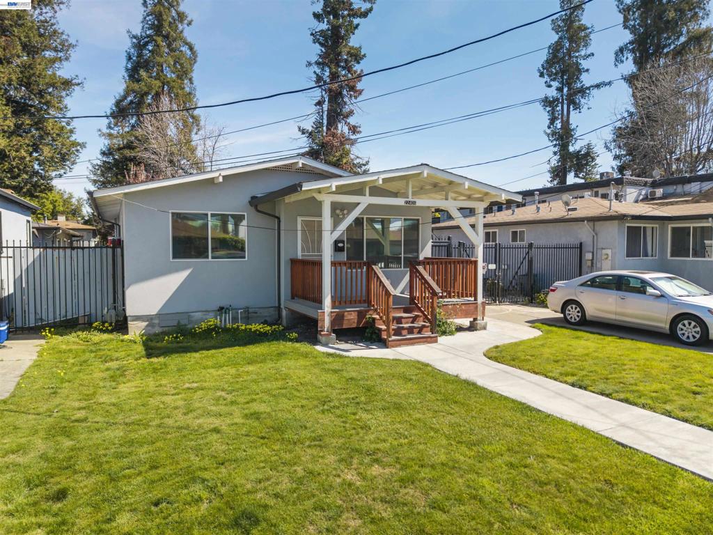 22427 Montgomery St Property Photo 34