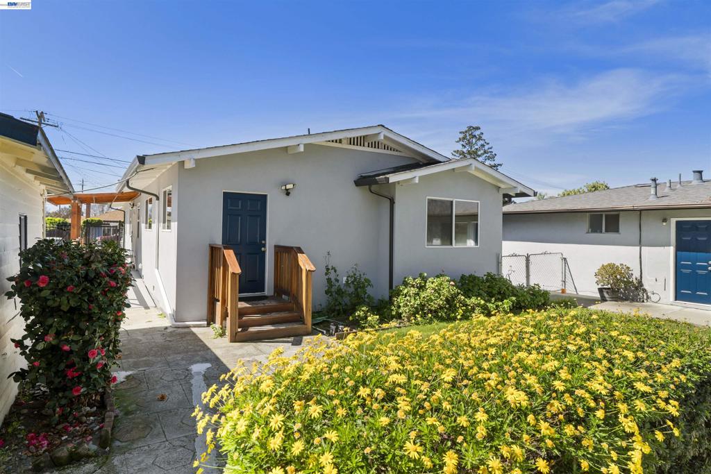 22427 Montgomery St Property Photo 35