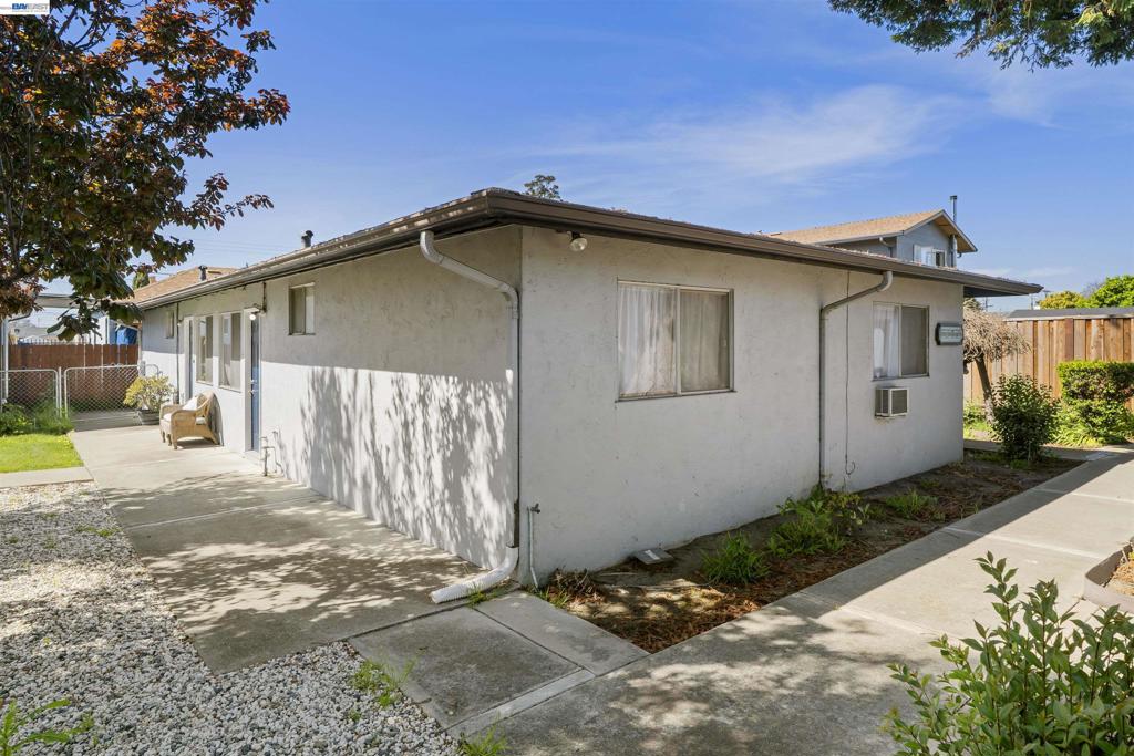 22427 Montgomery St Property Photo 37