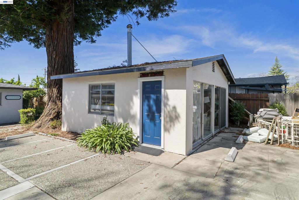 22427 Montgomery St Property Photo 38