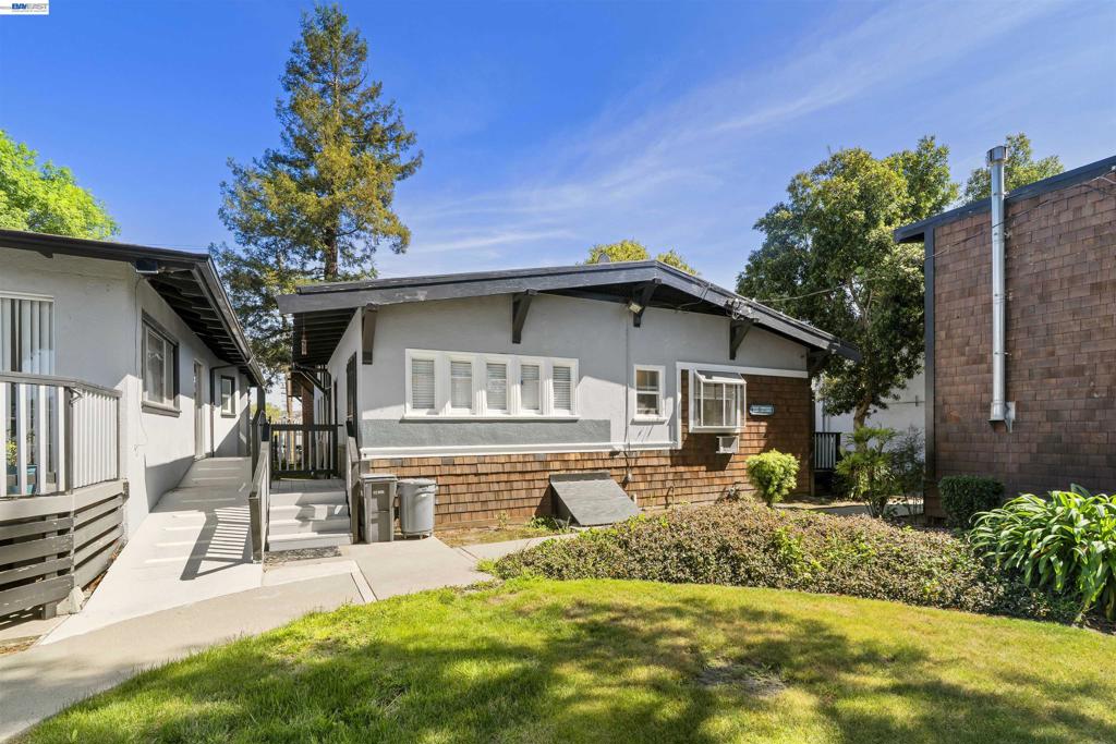 22427 Montgomery St Property Photo 40