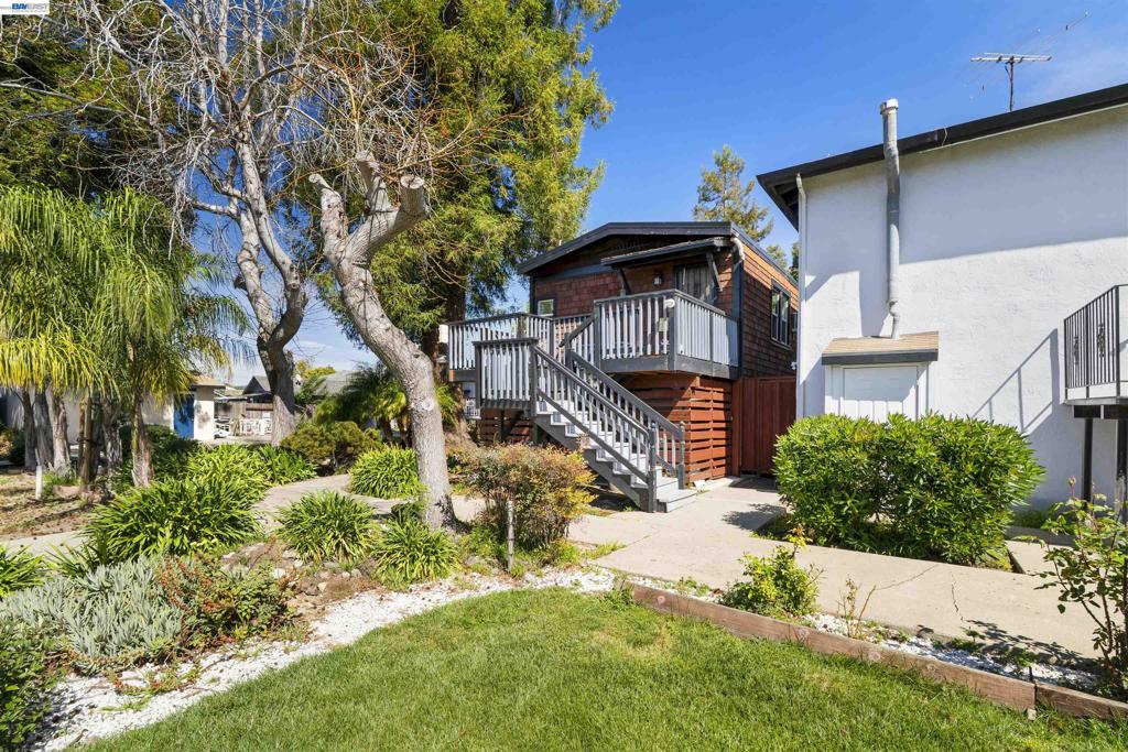 22427 Montgomery St Property Photo 43