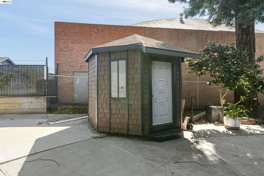 22427 Montgomery St Property Photo 46