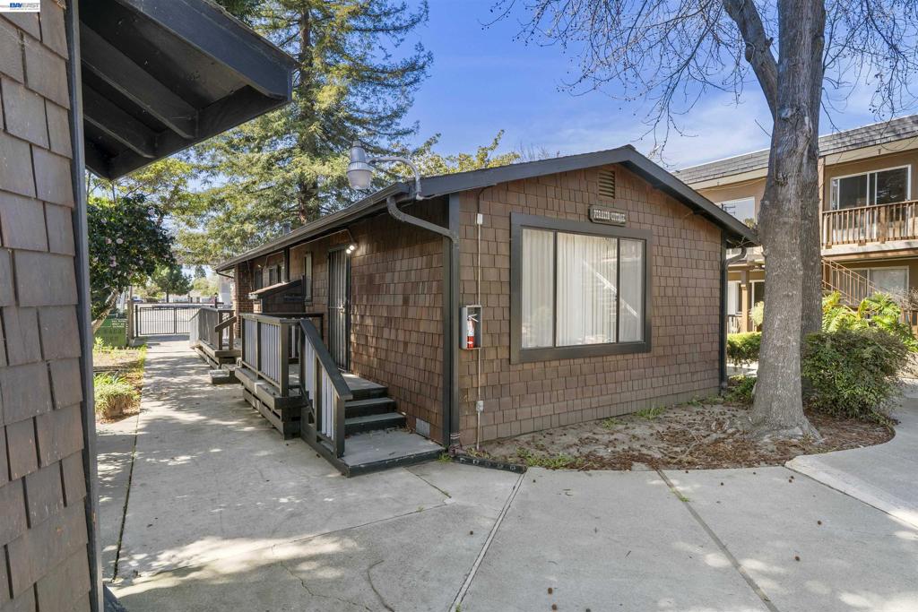 22427 Montgomery St Property Photo 47