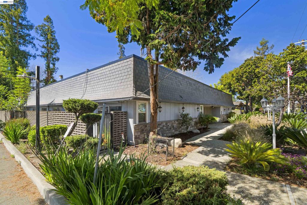 22427 Montgomery St Property Photo 52