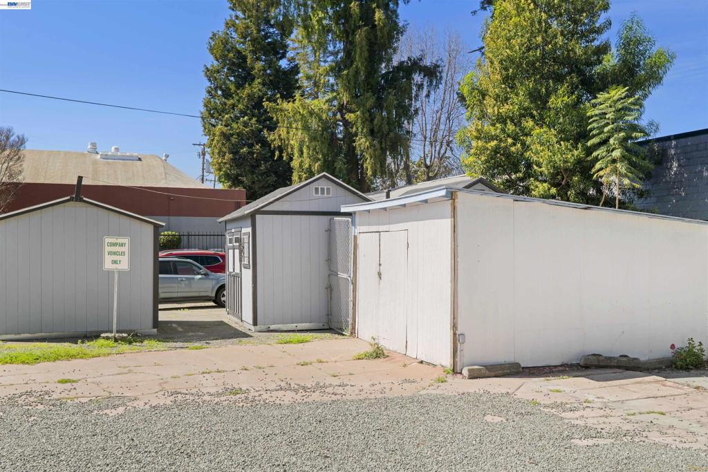 22427 Montgomery St Property Photo 57