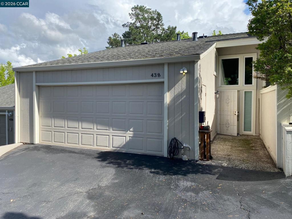 438 Ridgeview Dr Property Photo 2