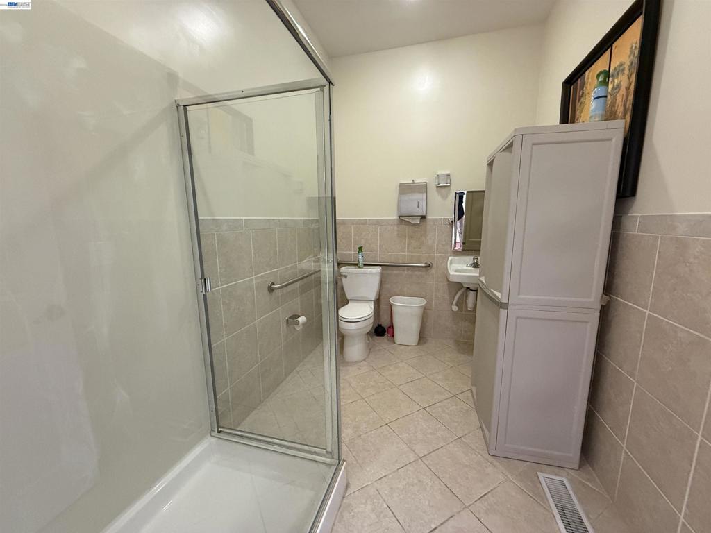 2426 2nd St Property Photo 8