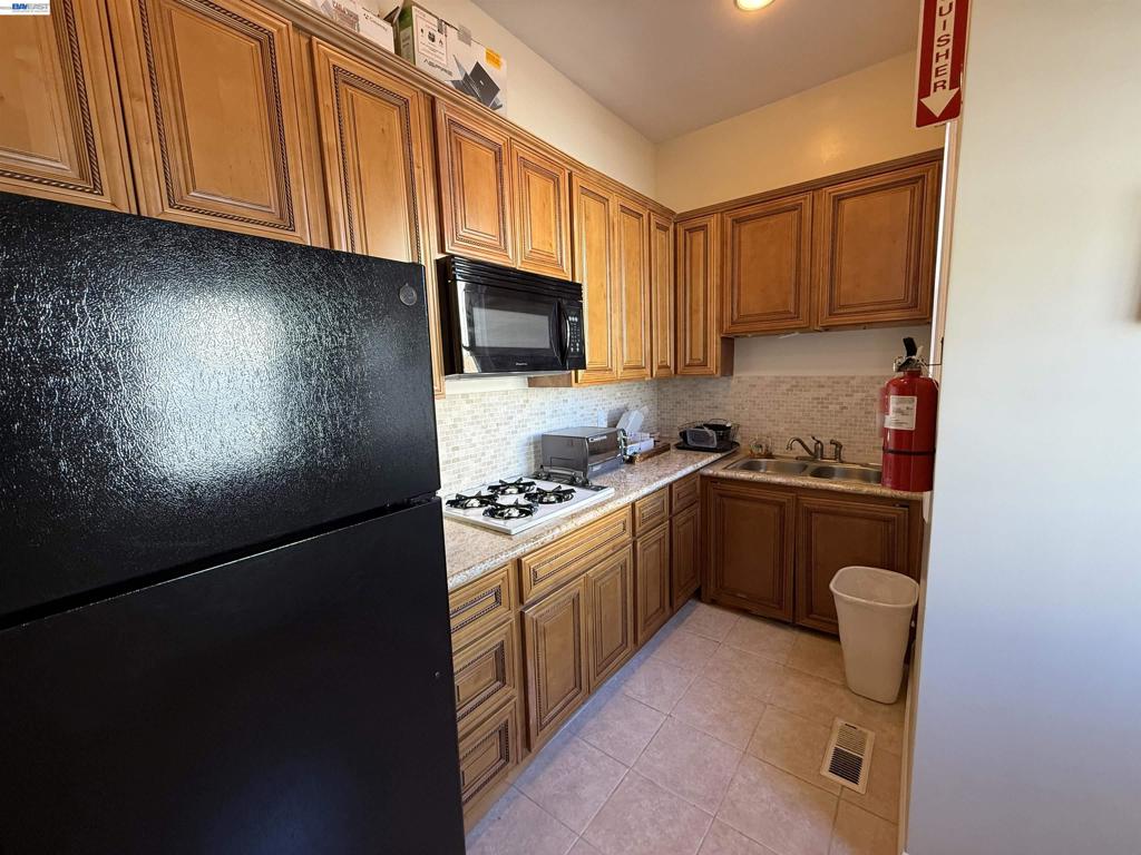 2426 2nd St Property Photo 14