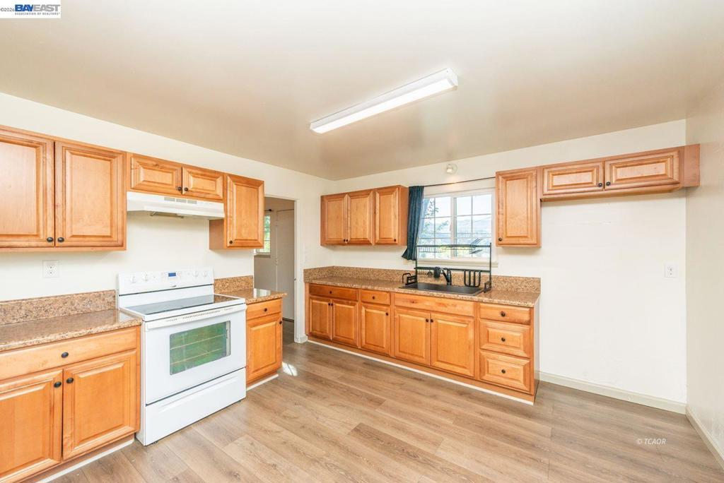 293 First Ave Property Photo 16