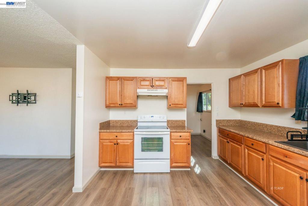 293 First Ave Property Photo 17