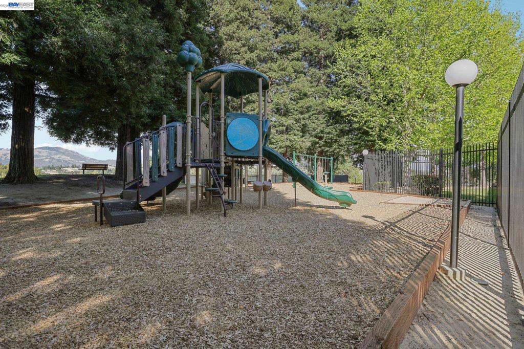 1824 Mockingbird Pl Property Photo 35