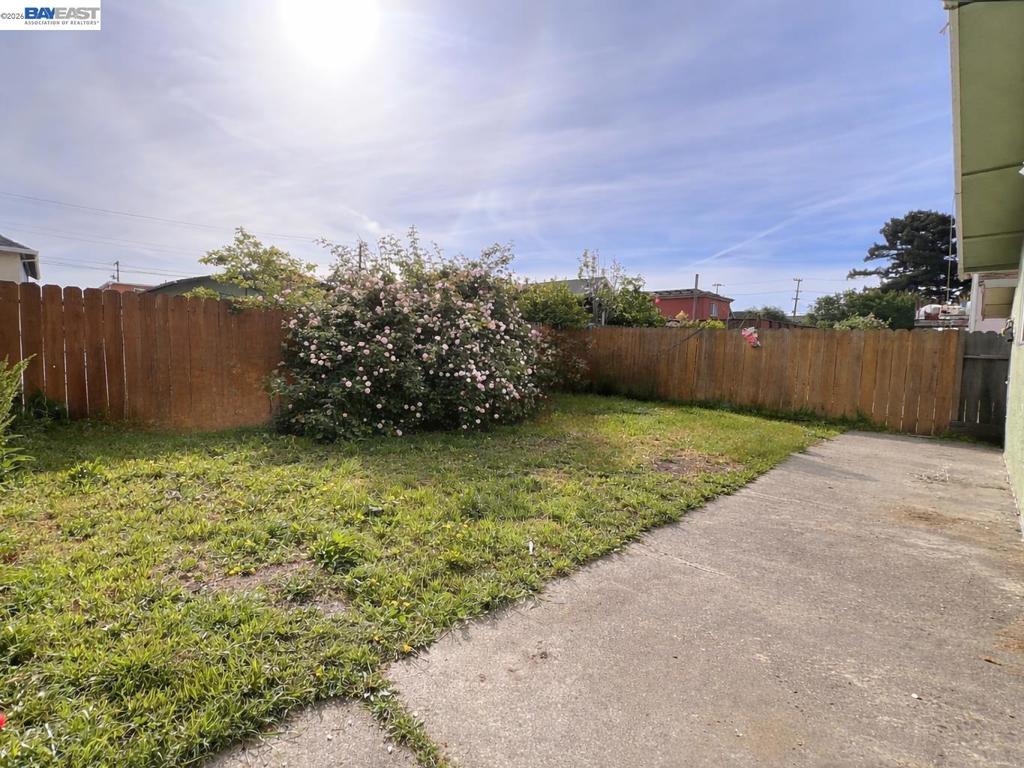 634 8th St Property Photo 11