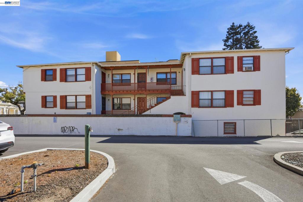 712 Santa Clara Avenue Property Photo 1